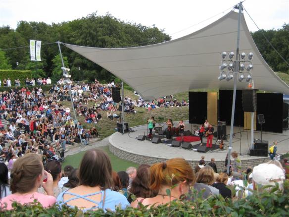 Billie the Vision and the Dancers